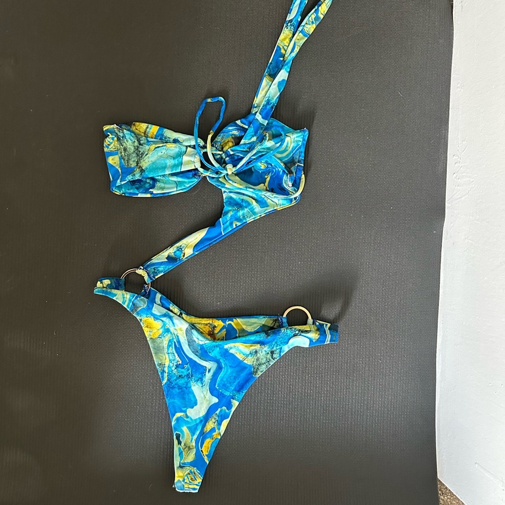 Kamari Swim Blue/Green Skye Asymmetrical One Piece Monokini Swimsuit size M - Picture 9 of 10